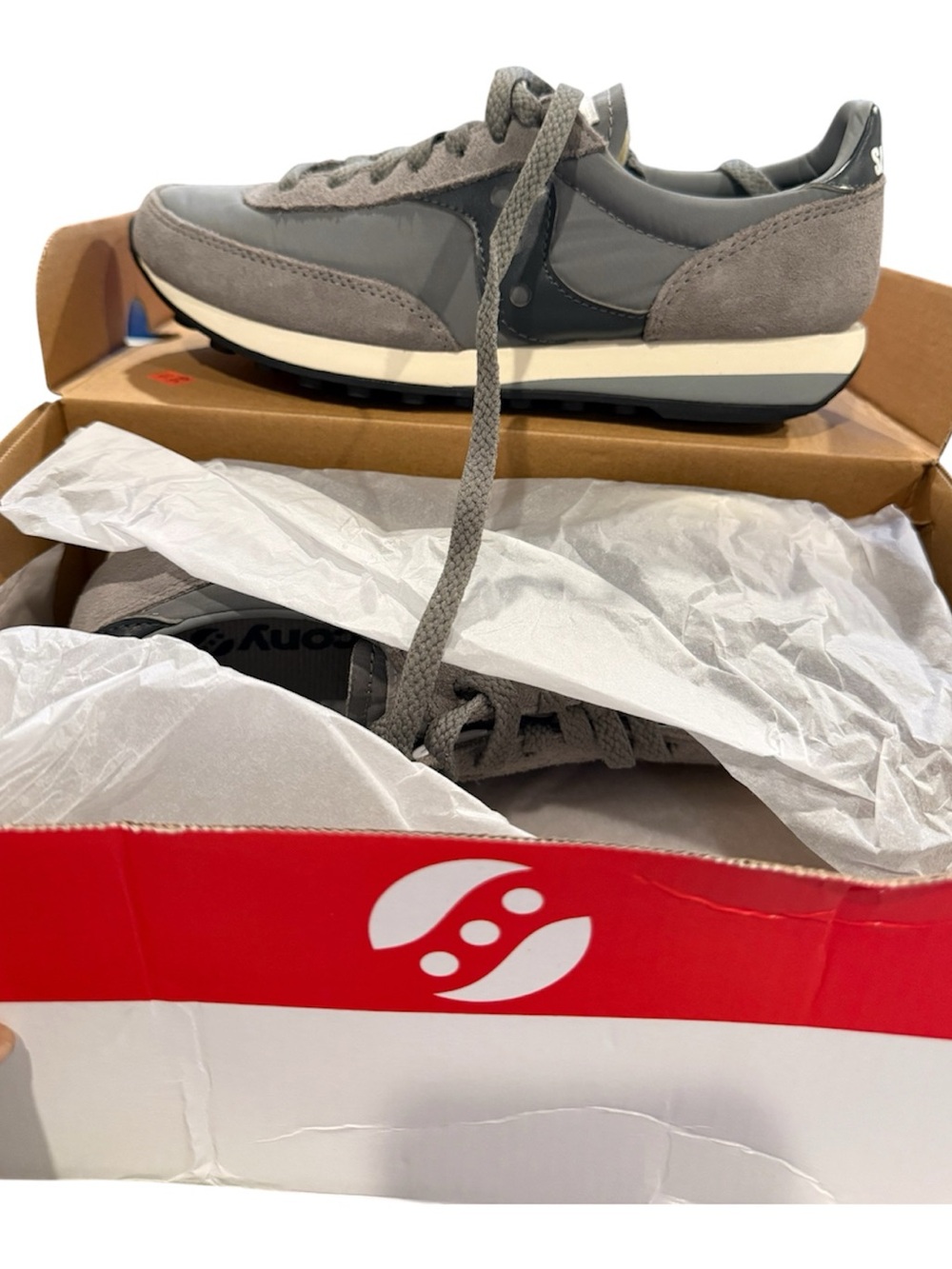 Saucony women’s Gray Vintage Runner Sneakers
